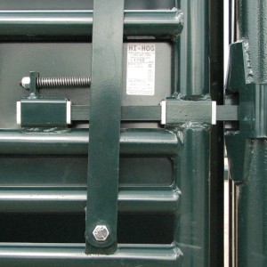 The release gate latch provides exceptional responsiveness and reliability. The solid spring-loaded lever latch is set in two heavy steel guides lined with Tivar® for near frictionless operation. The closure latch on a Hi-Hog Rodeo Equipment Bucking Chute is secure and easy to operate.