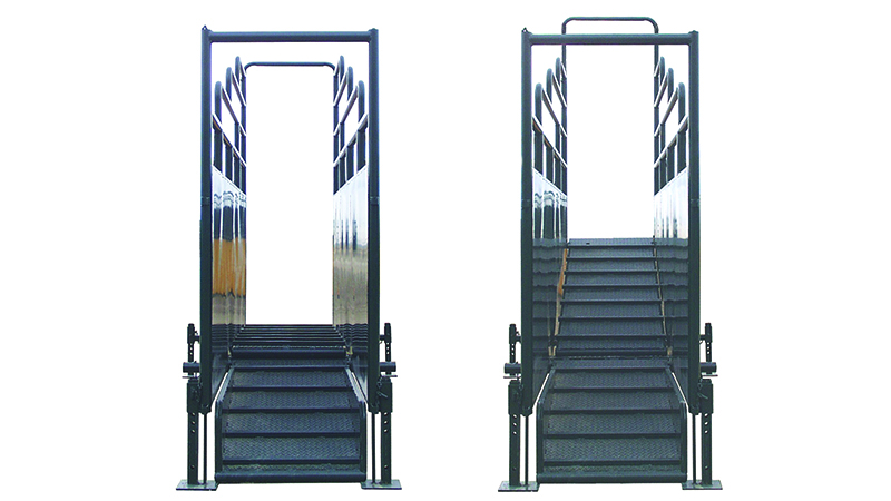 Hi-Hog cattle loading chute with adjustable ramp 