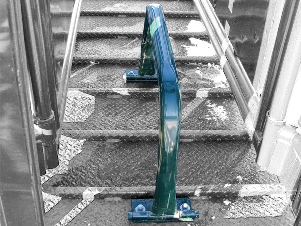 Hi-Hog Manual Cattle Squeeze Chute with sternum bar
