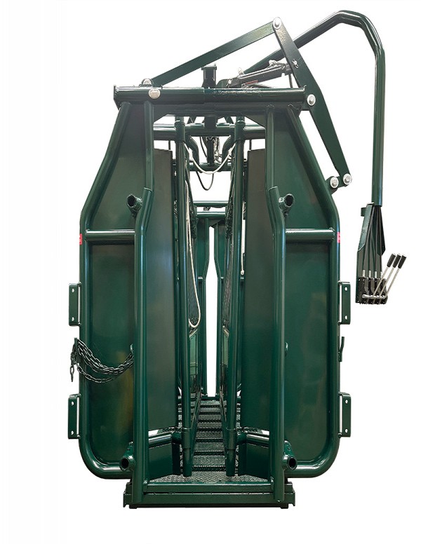 Both the Sides and Headgate have Equal Parallel Motion Squeeze Chute for Catching Cattle