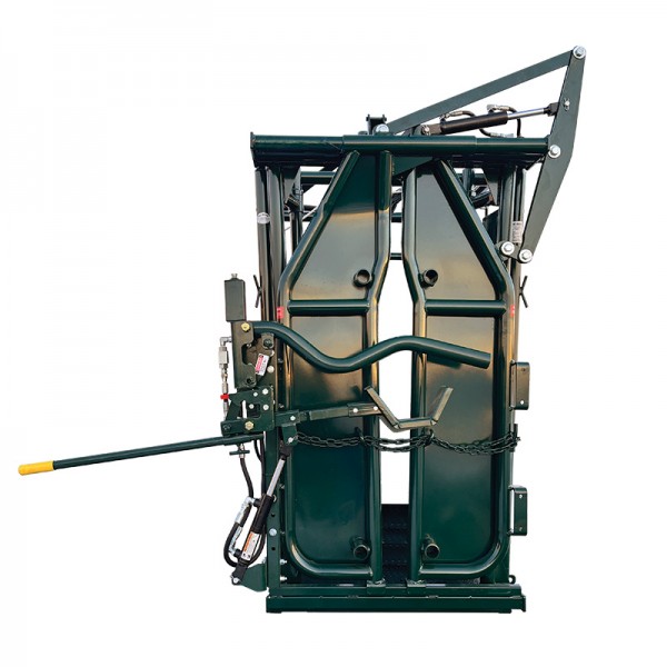 Hydraulic Squeeze Chute for catching Cattle